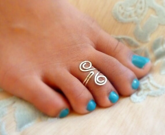 Luana Hammered Grecian Toe Ring - Adjustable Sterling Silver - Handcrafted Fine Jewelry by ShellDance Designs, Kona Hawaii