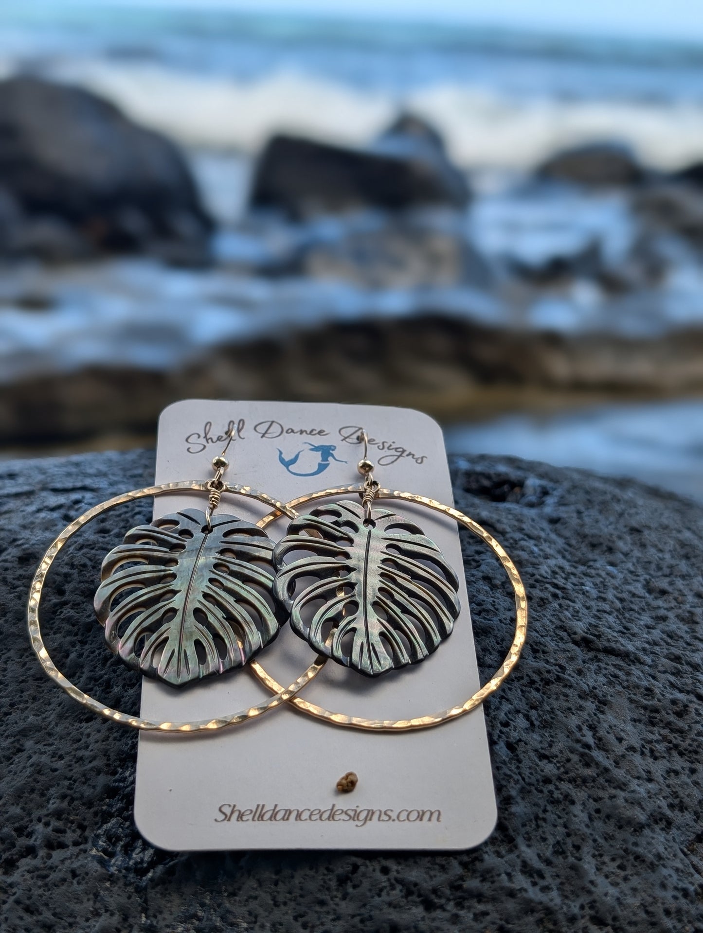 Monstera Shell Hoops